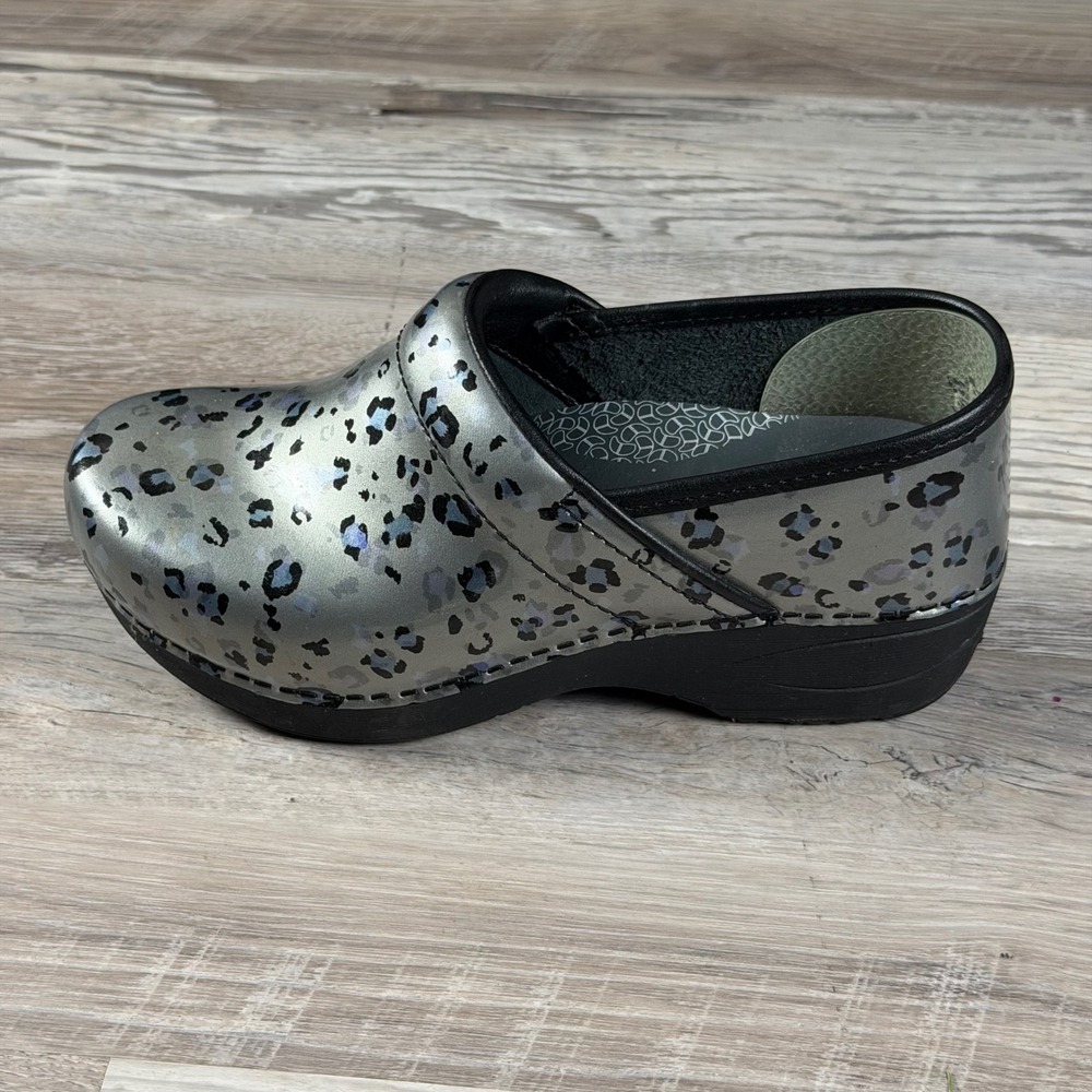 Dansko XP 2.0 Silver Leopard Metallic Clogs Professional Nursing Shoes Womens 38